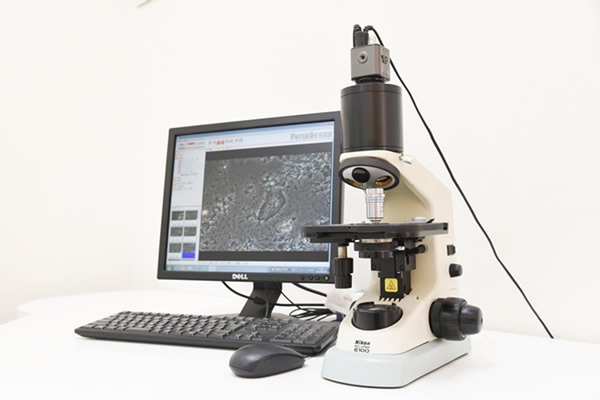 歯周病菌の種類や活動性を観察することができる顕微鏡です