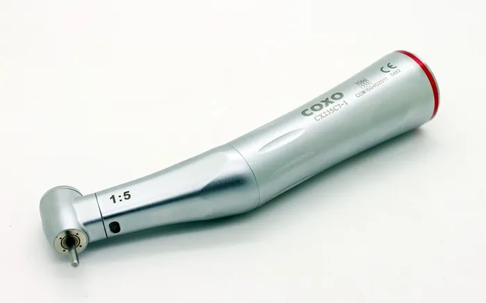 小さな音や振動で歯を削ることができる機械です